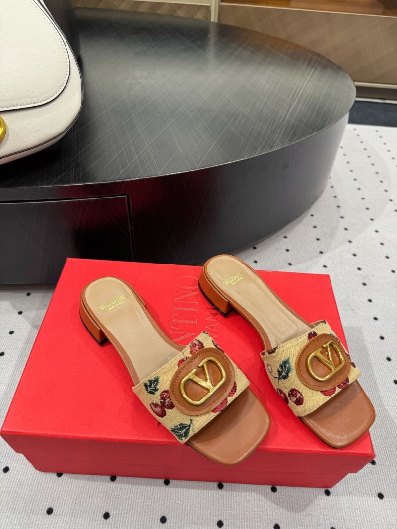 Va1e*ntin0 slippers